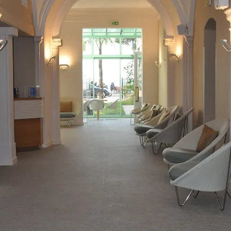 布鲁斯巴尔莫勒尔蓝色假日酒店酒店 3*