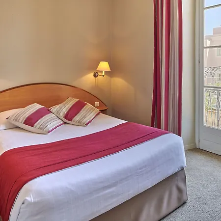 布鲁斯巴尔莫勒尔蓝色假日酒店酒店