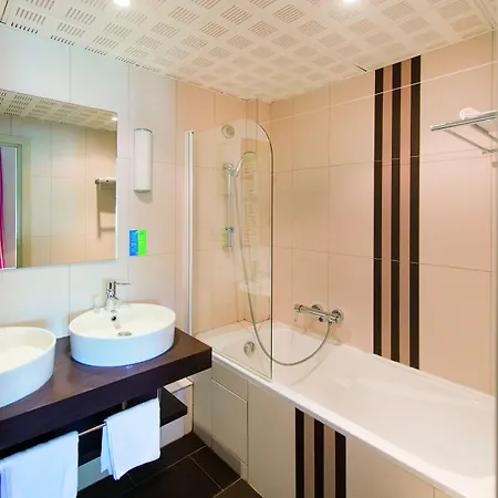 布鲁斯巴尔莫勒尔蓝色假日酒店酒店 3* 芒通