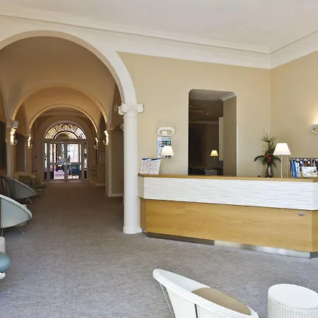 布鲁斯巴尔莫勒尔蓝色假日酒店酒店 芒通