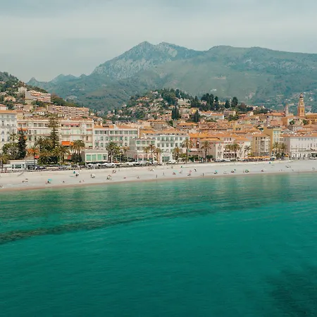 Bleues Balmoral Hotel 3*