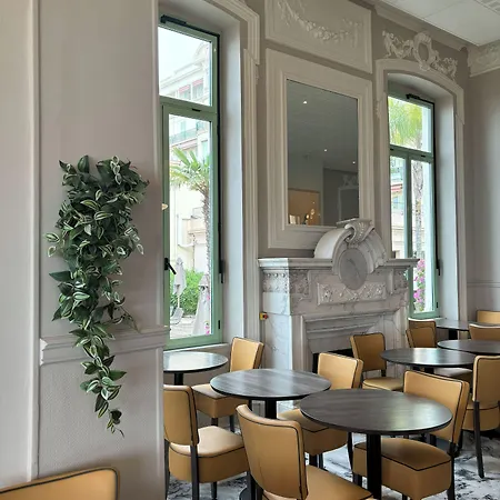 Bleues Balmoral Hotell 3*