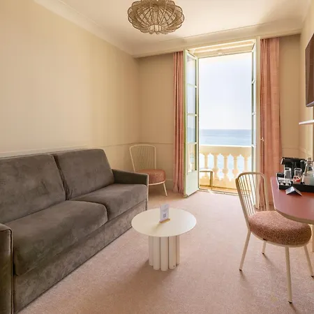 布鲁斯巴尔莫勒尔蓝色假日酒店酒店 3* 芒通