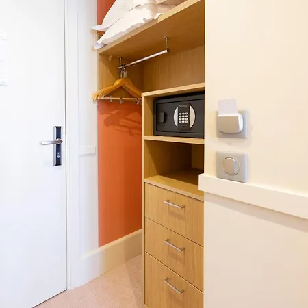 布鲁斯巴尔莫勒尔蓝色假日酒店酒店