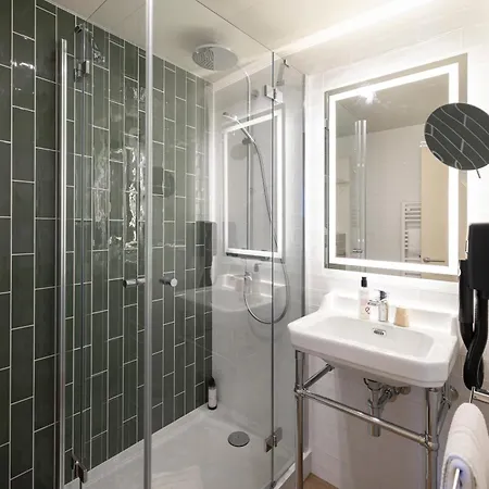 布鲁斯巴尔莫勒尔蓝色假日酒店酒店 3* 芒通