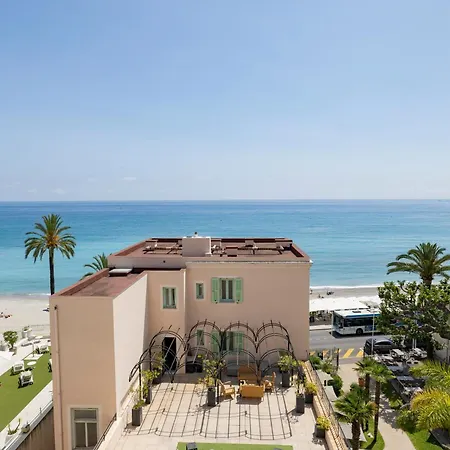 酒店 布鲁斯巴尔莫勒尔蓝色假日酒店酒店 3*