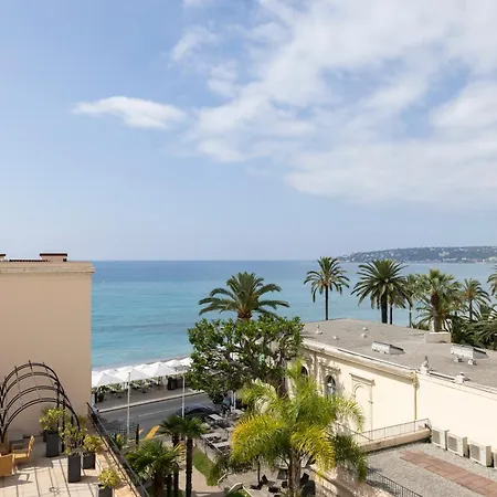 布鲁斯巴尔莫勒尔蓝色假日酒店酒店 酒店