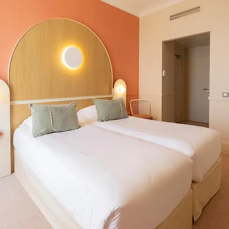 布鲁斯巴尔莫勒尔蓝色假日酒店酒店 3* 芒通