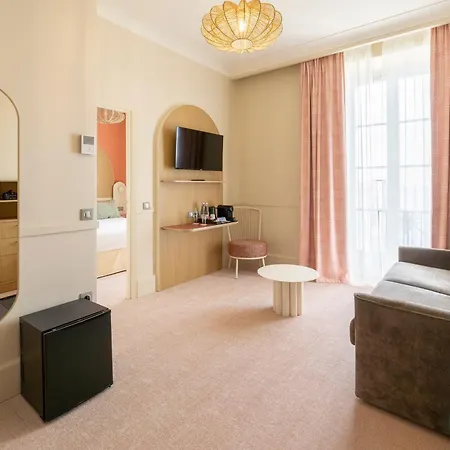 布鲁斯巴尔莫勒尔蓝色假日酒店酒店 芒通