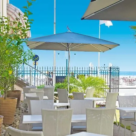 布鲁斯巴尔莫勒尔蓝色假日酒店酒店