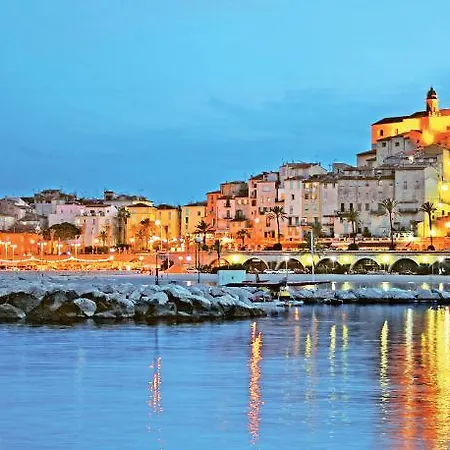 酒店 布鲁斯巴尔莫勒尔蓝色假日酒店酒店 芒通