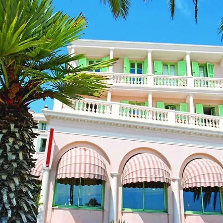 Bleues Balmoral Hotell 3*
