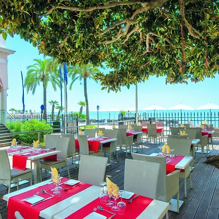 Bleues Balmoral Hotell 3*
