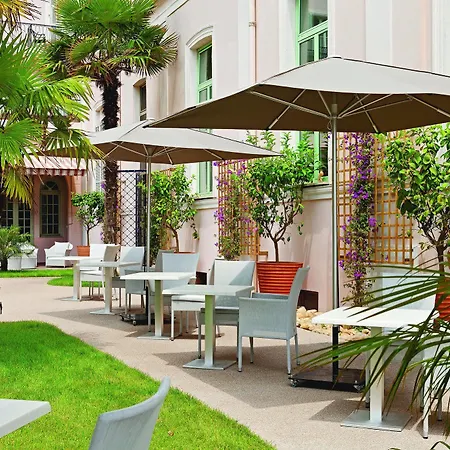 布鲁斯巴尔莫勒尔蓝色假日酒店酒店 3* 芒通