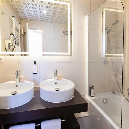 Bleues Balmoral Szálloda 3*