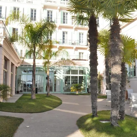 Bleues Balmoral Hotel 3*