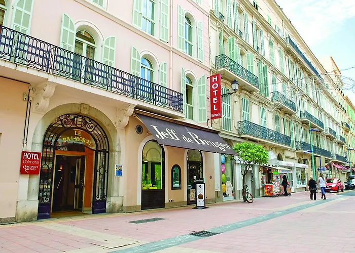 Bleues Balmoral 3* مينتون